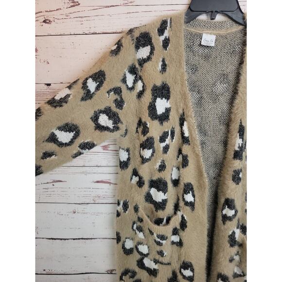 Cozy Co Tan Leopard Print Open Pockets Fuzzy Cardigan Sweater Women's Size 1X/2X - Picture 7 of 9